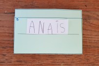 Etiquette prénom écrit par l'enfant