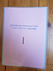 Fichier autonome Lettres capitales avec trait vertical